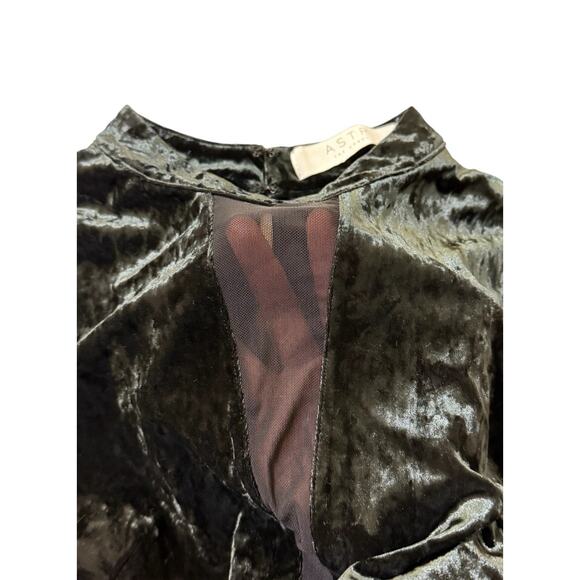 NWOT ASTR the label Small Black Velvet Long Sleeve Crop Top Stylish Chic - Picture 6 of 6